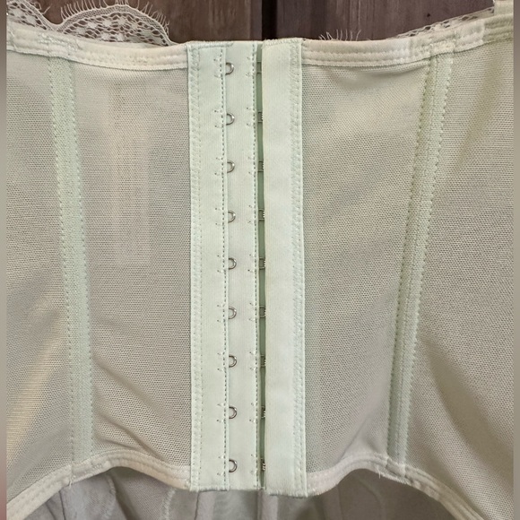 *****SOLD***** NWT Urban Outfitters Modern Love Corset - Picture 8 of 11